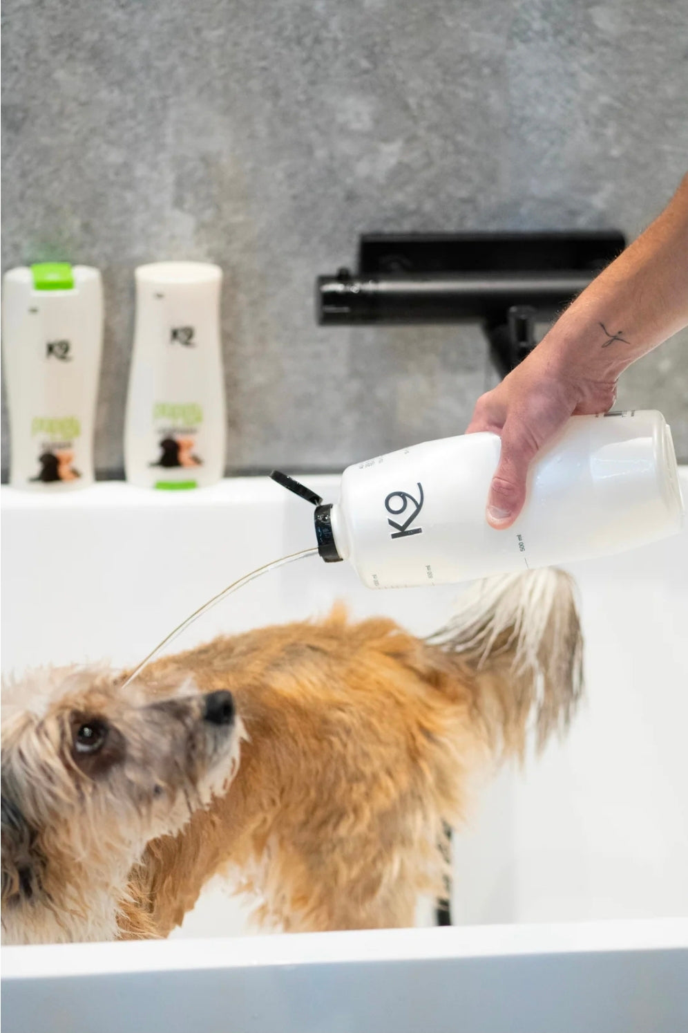 K9 Iceland
Blöndunarbrúsi - Mixing Bottle